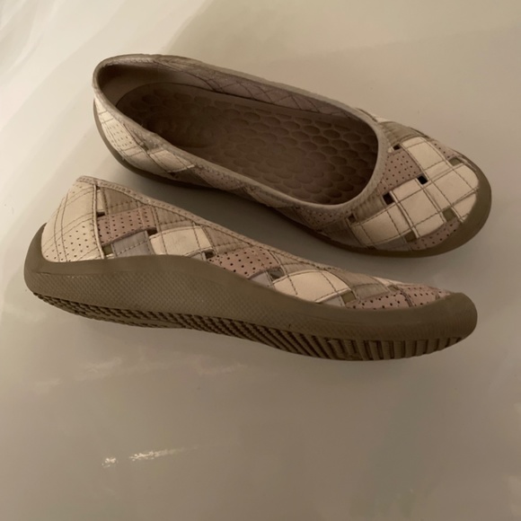 Shoes - Picture 2 of 4